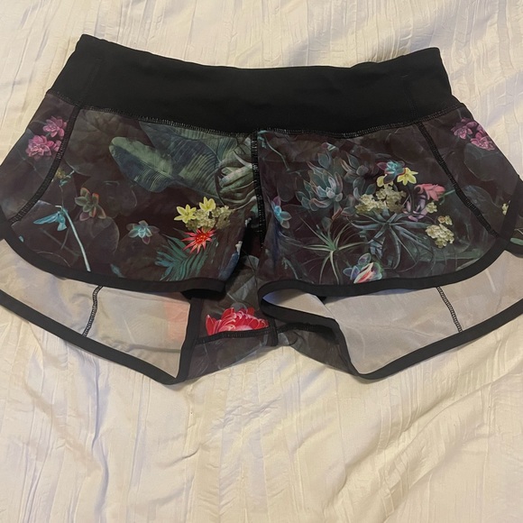 Lululemon Run Speed Short 4-way Stretch curious jungle multi black size 4 - Picture 6 of 9